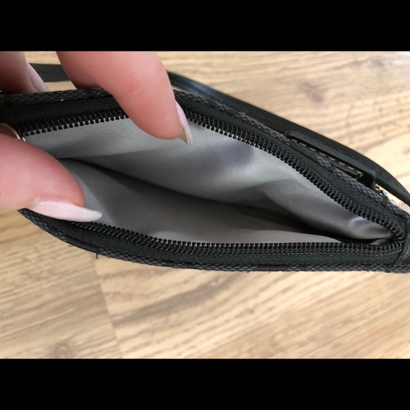 BRAND NEW Coach wristlet - Picture 3 of 3